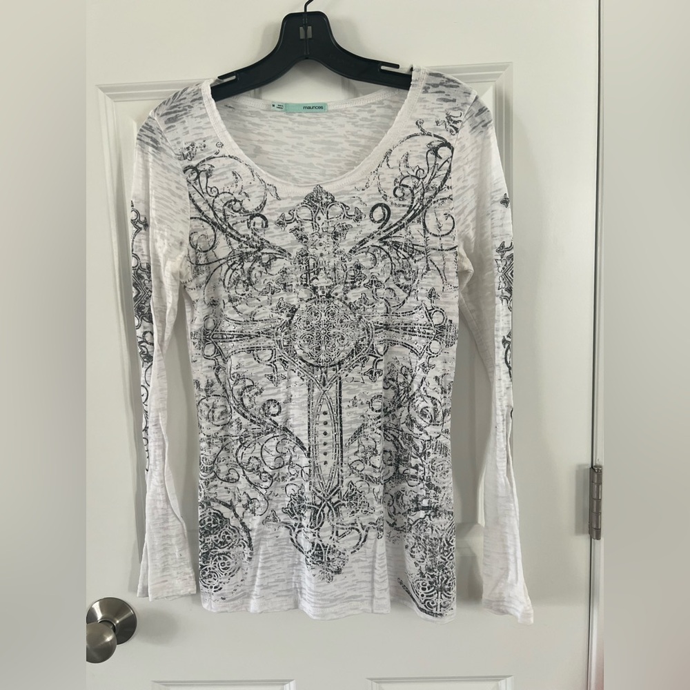 Maurices White and Black Graphic Long Sleeve Top
